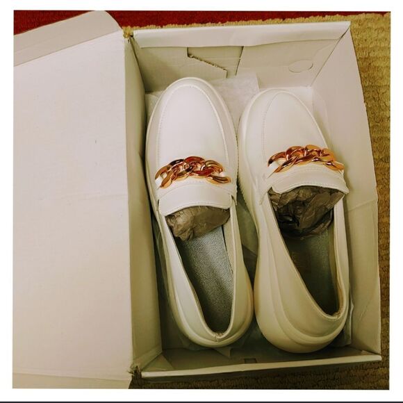 Women's Lug Sole Loafers in White NWOT Size 39 or 8.5 With Buckle - Picture 13 of 13